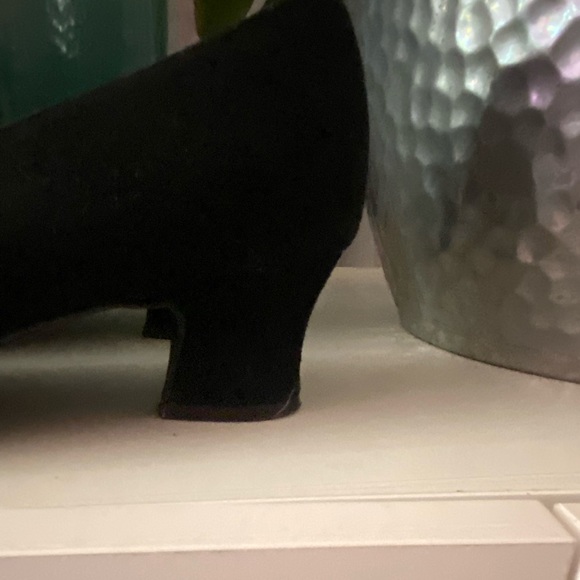 Vintage J Renee size 8.5 black/ gold pump - Picture 3 of 5